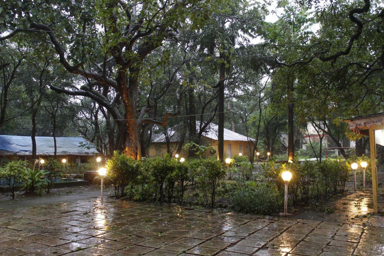 Alexander Heritage And Rainforest Resort Matheran Luaran gambar